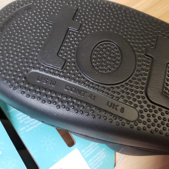 Totes Womens 10 Everywear Puffy Slide Sandals Solid Black Lightweight Waterproof - Picture 6 of 7